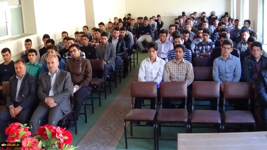 نشست صمیمی سرپرست مرکز بادانشجویان