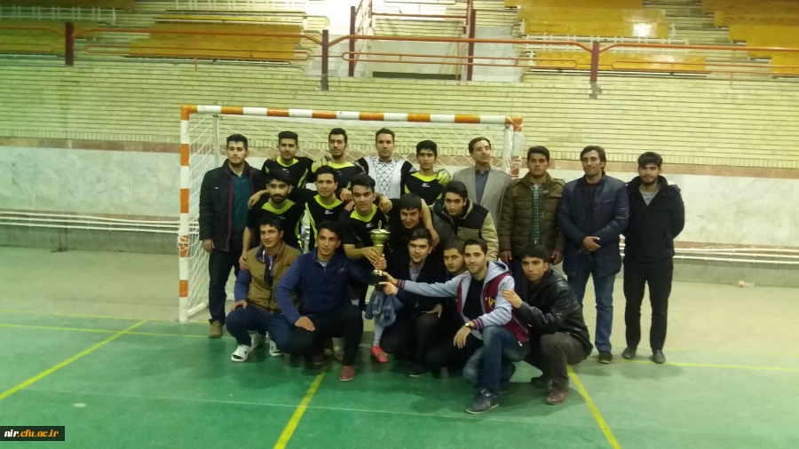 درخشش چشمگیروقهرمانی تیم فوتسال مرکزآموزش عالی آزادگان نیردربین تیمهای شهرستان نیر 3
