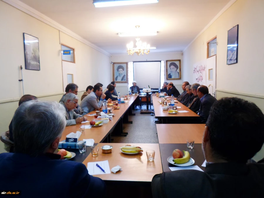 جلسه هم اندیشی اساتیدمرکزآموزش عالی آزادگان روزپنجشنبه مورخه 15 مهرماه 95 در سالن جلسه مرکزتشکیل شددراین جلسه انتظارات و برنامه های آموزشی مرکز 2