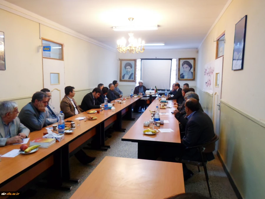 جلسه هم اندیشی اساتیدمرکزآموزش عالی آزادگان روزپنجشنبه مورخه 15 مهرماه 95 در سالن جلسه مرکزتشکیل شددراین جلسه انتظارات و برنامه های آموزشی مرکز 5