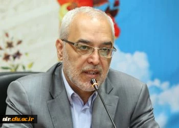 رئیس مرکز برنامه ریزی منابع انسانی و فناوری اطلاعات وزارت آموزش و پرورش:

حداکثر سن ّ متقاضیان ورود به پردیس های دانشگاه های فرهنگیان و شهید رجایی در آزمون سال 96، 22 سال تمام است 2