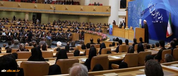 رییس جمهور در همایش معلم، تولید و اقتصاد دانش بنیان‎:‎

عدالت با نگاه و سخن گفتن معلم در کلاس درس آغاز می شود و آنجا باید سرزمین و خانه اخلاق باشد 2