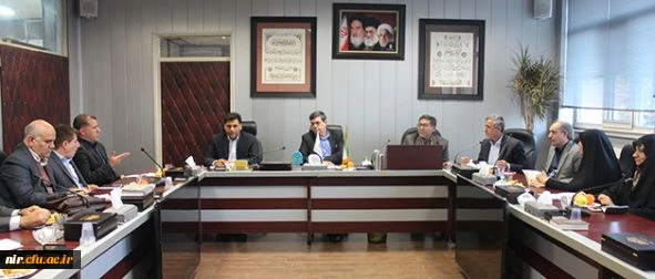 دکتر خنیفر در دیدار با اعضای کانون مدرسین دانشگاه فرهنگیان:
در مدیریت دانشگاه سیاست درب های باز برای استقبال از اندیشه ها و تجارب دلسوختگان نظام تعلیم و تربیت کشور را دنبال میکنیم 2