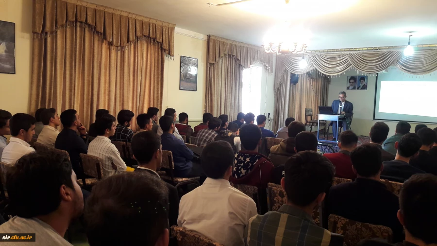 برگزاری کارگاه دانشگاه و زندگی جدید توسط مشاورمحترم مرکزجناب آقای حکمت محمدی 4