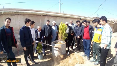 کاشت درخت بمناسبت روز درختکاری در مرکز نیر با حضور کارکنان ، جمعی از اساتید و دانشجویان مرکز
