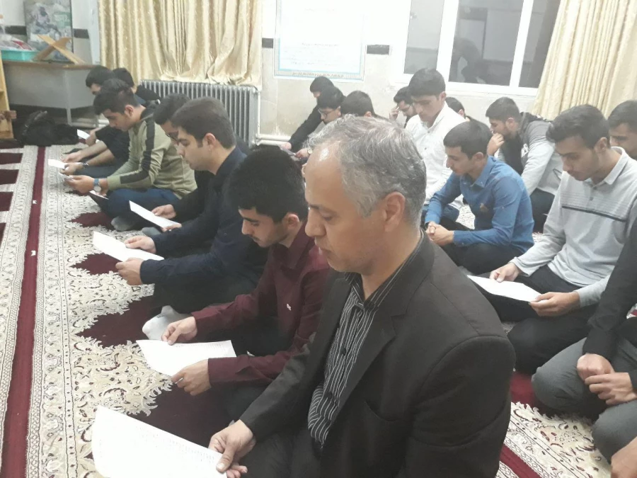 مراسم قرائت زیارت حضرت رسول (ص) ازبعید با فراسیدن 28 صفر  و برگزاری مراسم سوگواری رحلت پیامبر خاتم حضرت محمد (ص) و شهادت امام حسن مجتبی (ع) در مرکز آزادگان نیر  5