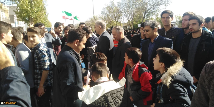 به مناسبت 13 آبان برگزار شد: 

برپایی غرفه استکبار ستیزی در مسیر راهپیمایی شهرستان نیر
 2