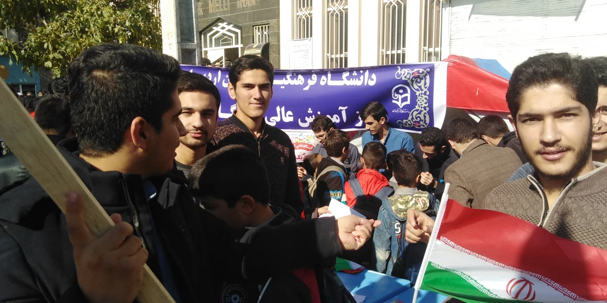 به مناسبت 13 آبان برگزار شد: 

برپایی غرفه استکبار ستیزی در مسیر راهپیمایی شهرستان نیر
 5