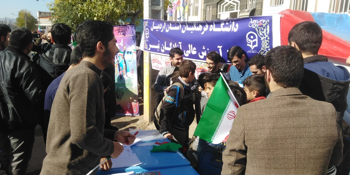 به مناسبت 13 آبان برگزار شد: 

برپایی غرفه استکبار ستیزی در مسیر راهپیمایی شهرستان نیر
 7