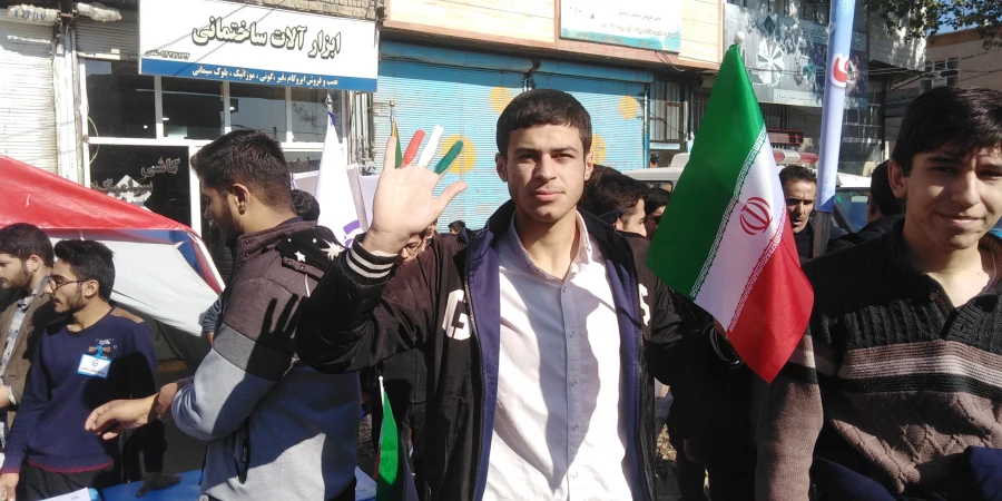 به مناسبت 13 آبان برگزار شد: 

برپایی غرفه استکبار ستیزی در مسیر راهپیمایی شهرستان نیر
 8