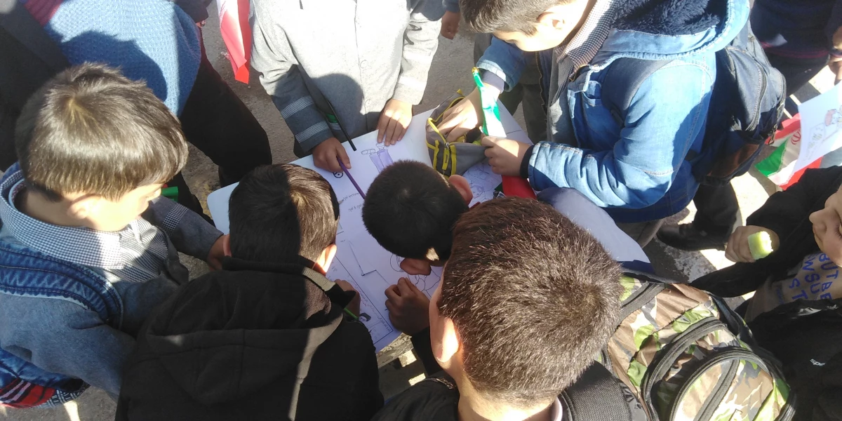 به مناسبت 13 آبان برگزار شد: 

برپایی غرفه استکبار ستیزی در مسیر راهپیمایی شهرستان نیر
 12