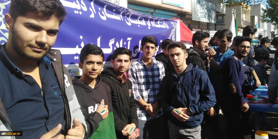 به مناسبت 13 آبان برگزار شد: 

برپایی غرفه استکبار ستیزی در مسیر راهپیمایی شهرستان نیر
 13