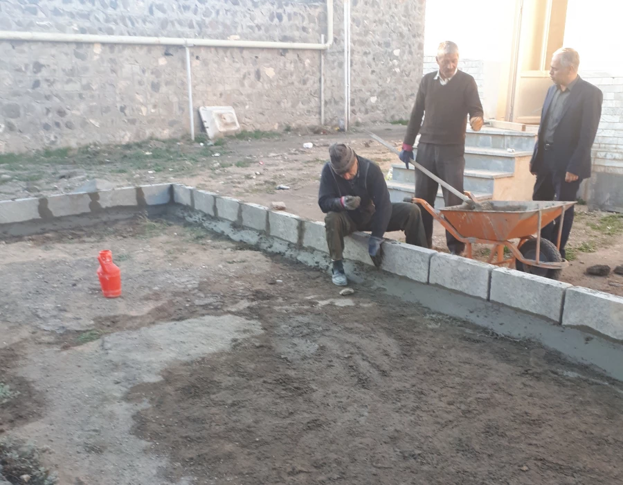 توسعه فضای سبز در محوطه مرکز 3