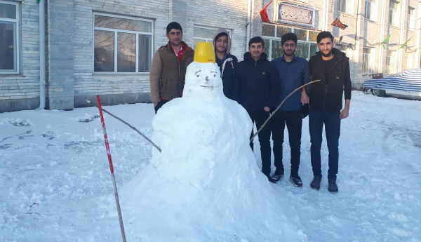 مسابقه ساخت تندیس های برفی 2