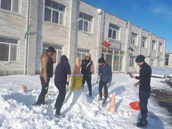 مسابقه ساخت تندیس های برفی 3