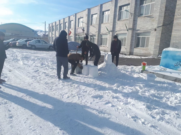 مسابقه ساخت تندیس های برفی 10