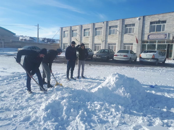 مسابقه ساخت تندیس های برفی 11